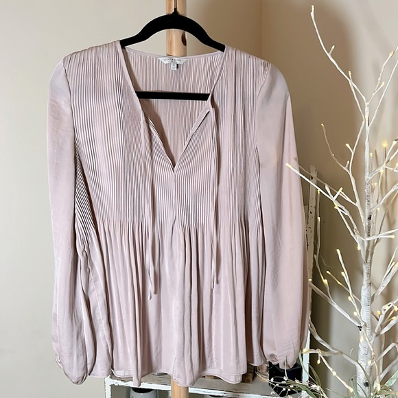 Lucky Brand Tops - 💙Lucky Brand M Dusty pale pink flowy blouse,pleated,balloon sleeves,ties at neck